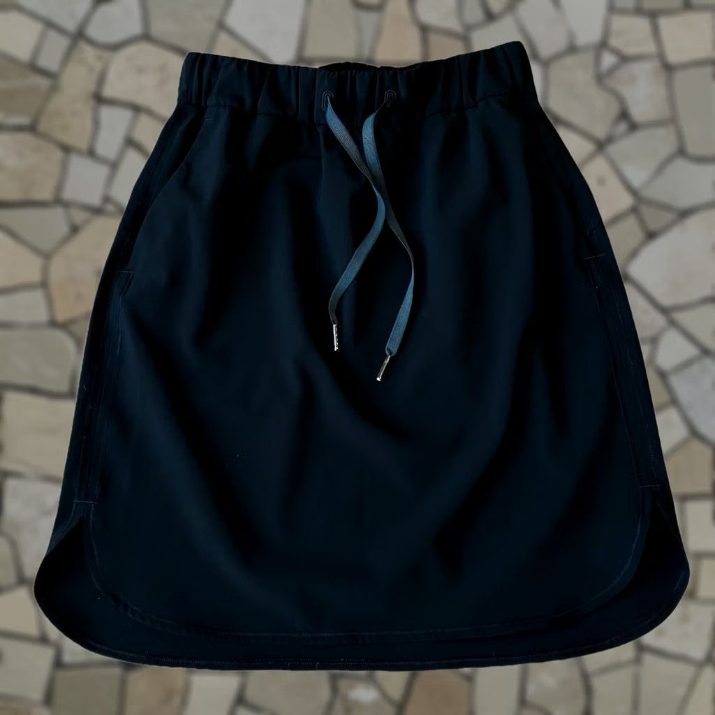 Lululemon VINTAGE Lululemon On The Fly Skirt Black Linerless Women’s 4 Size 27" / US 4 / IT 40 - 1 Thumbnail