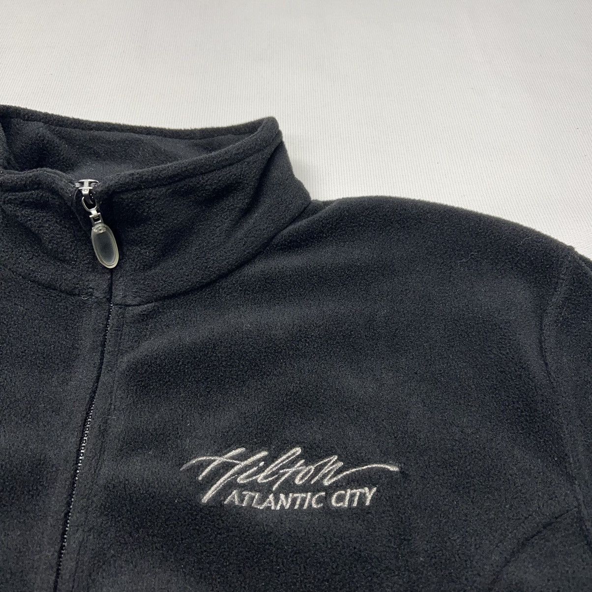 Vintage VTG Hilton Casinos Sweatshirt Black Fleece Pullover Y2K Size US XL / EU 56 / 4 - 3 Thumbnail