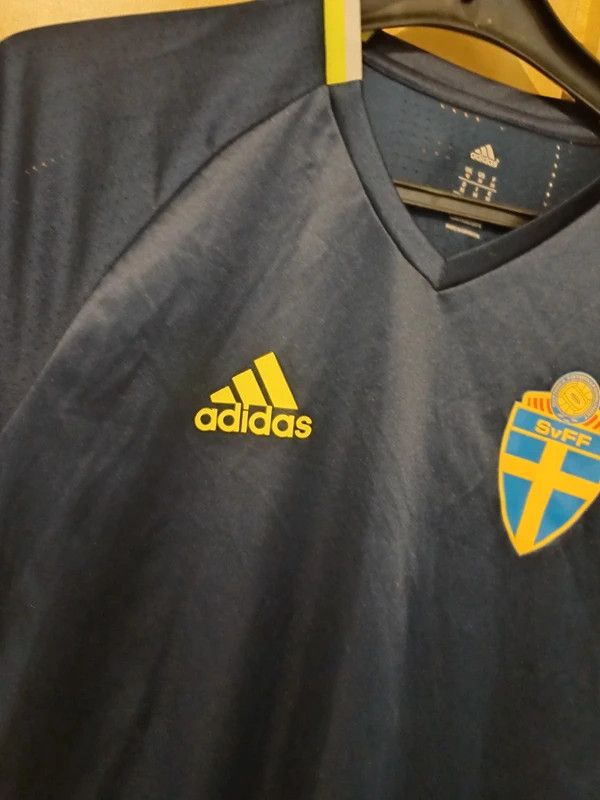 Adidas Original Sweden 2016 national team training shirt adizero Size US M / EU 48-50 / 2 - 5 Thumbnail