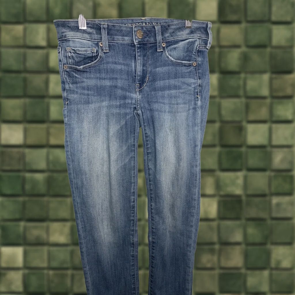 American Eagle Outfitters American Eagle Outfitters Jeans Skinny Distressed Light Wash Women’s/Teen SZ 2 Slim Fit 2 Blue XS? Size 26" / US 2 / IT 38 - 1 Thumbnail