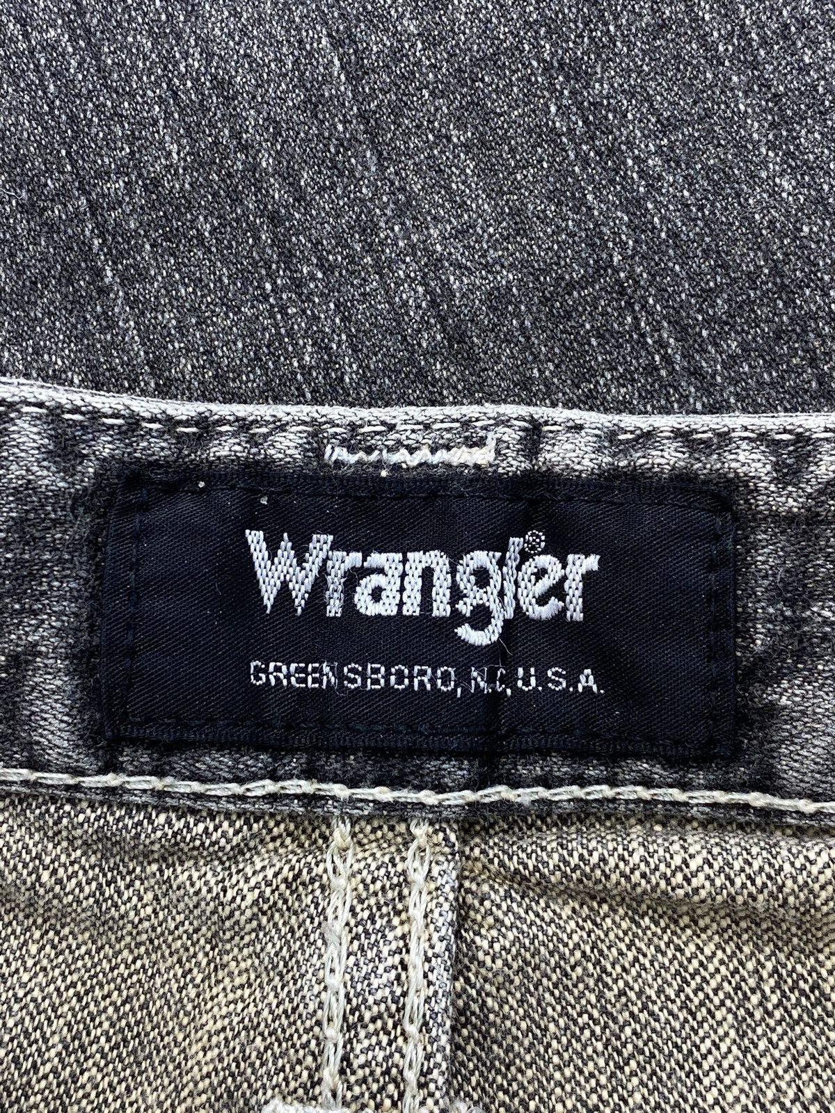Wrangler Vintage Wrangler Brand Faded Whiskers Style Jeans Size US 31 - 12 Thumbnail