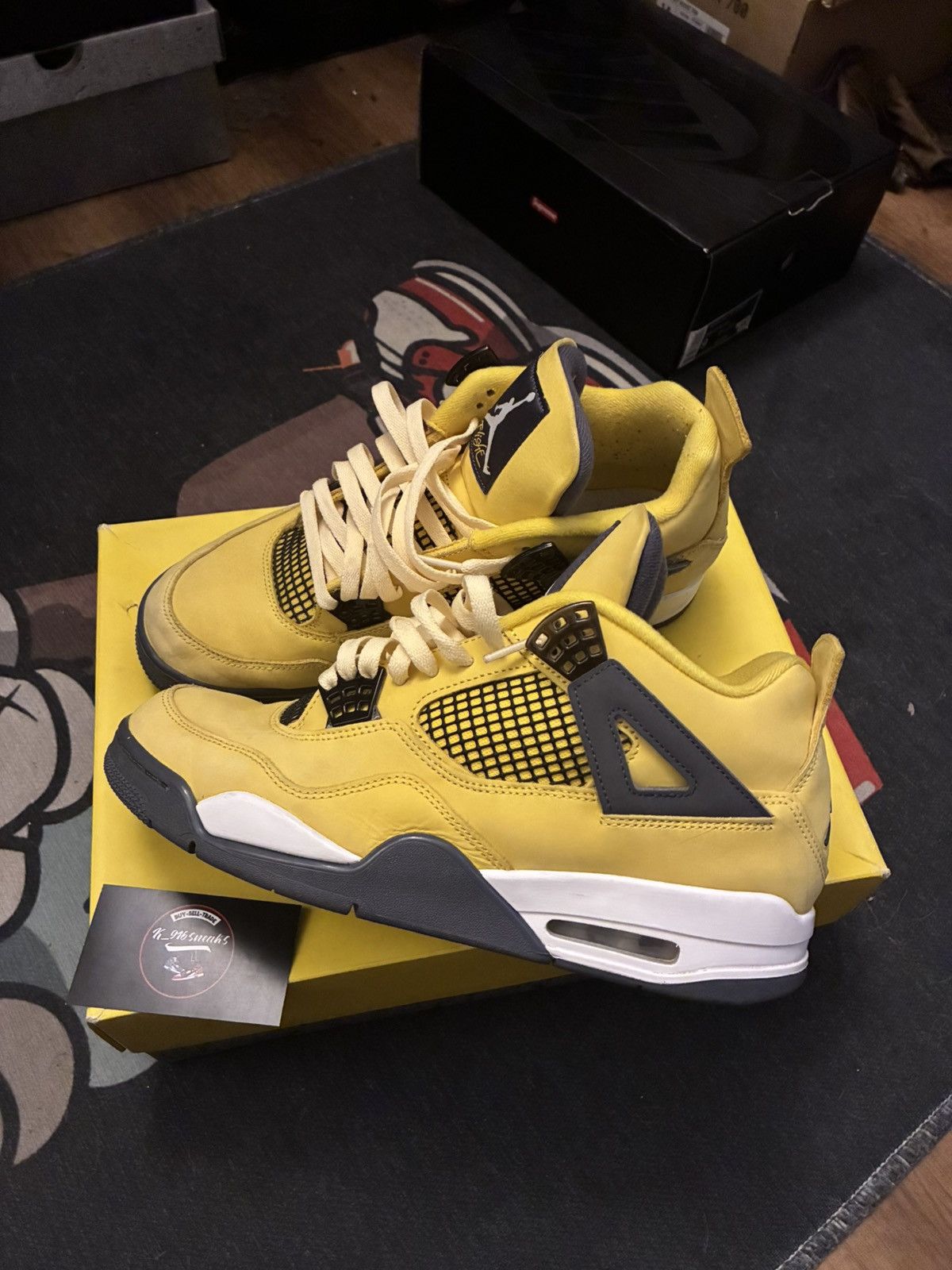 Jordan Brand Jordan 4 lightning Size US 10.5 / EU 43-44 - 1 Thumbnail