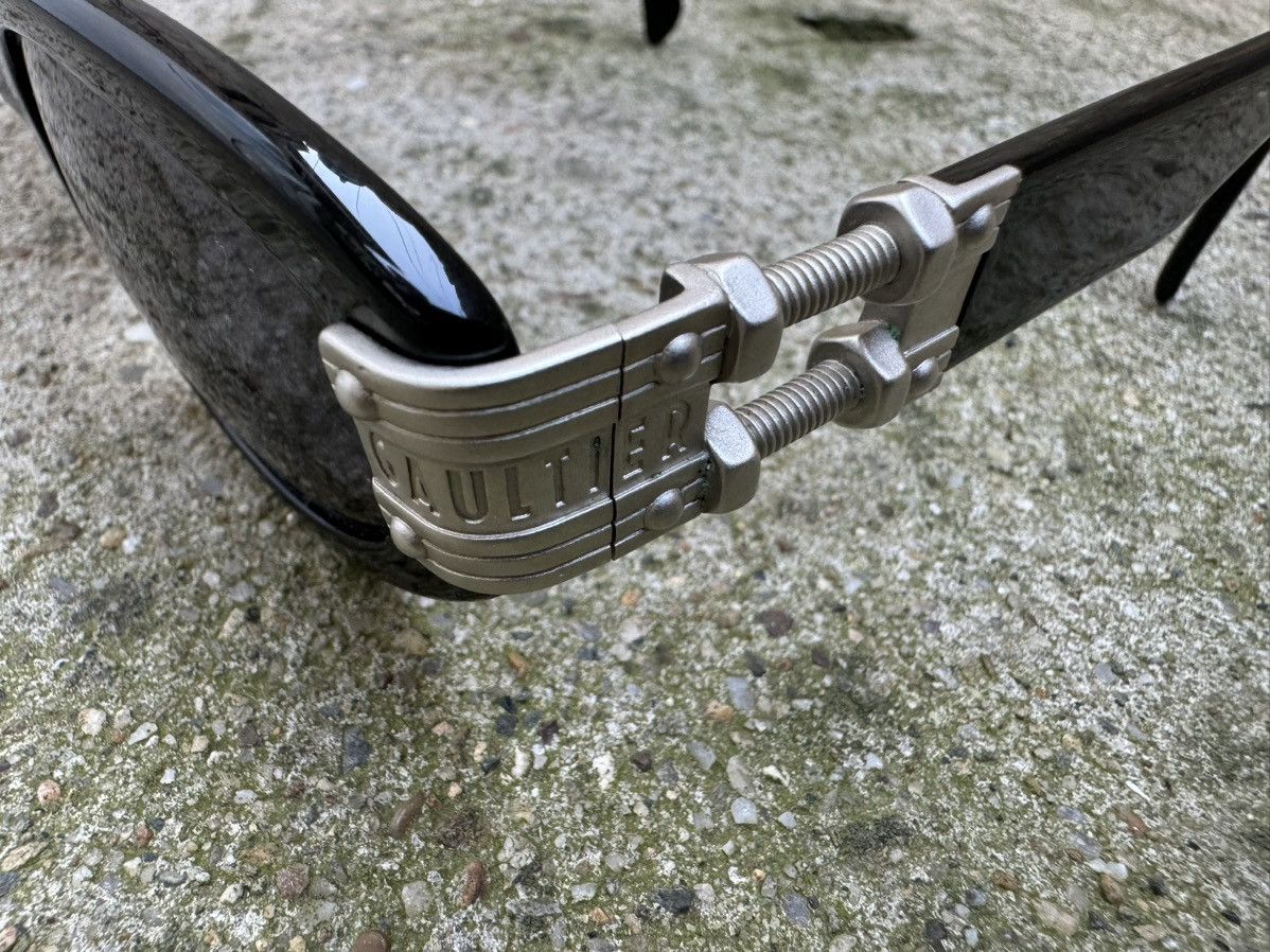 Jean Paul Gaultier Vintage Jean Paul Gaultier (56-5204) bolt design sunglasses Size ONE SIZE - 2 Thumbnail