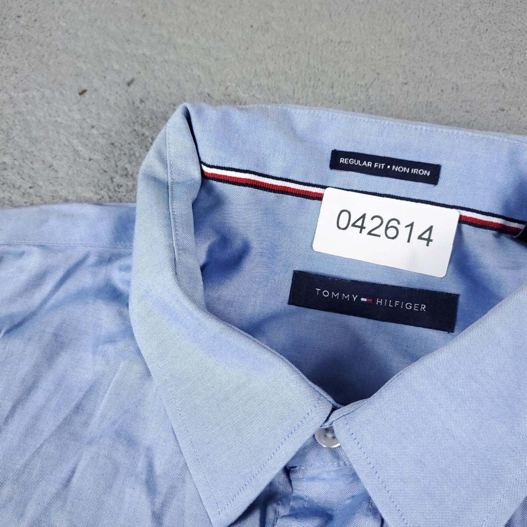 Tommy Hilfiger Tommy Hilfiger Dress Shirt Mens 17.5 Blue Long Sleeve Button Up Collared 100% Cotton Regular Fit Vintage: No (If using vintage rule) Size 46R - 5 Thumbnail