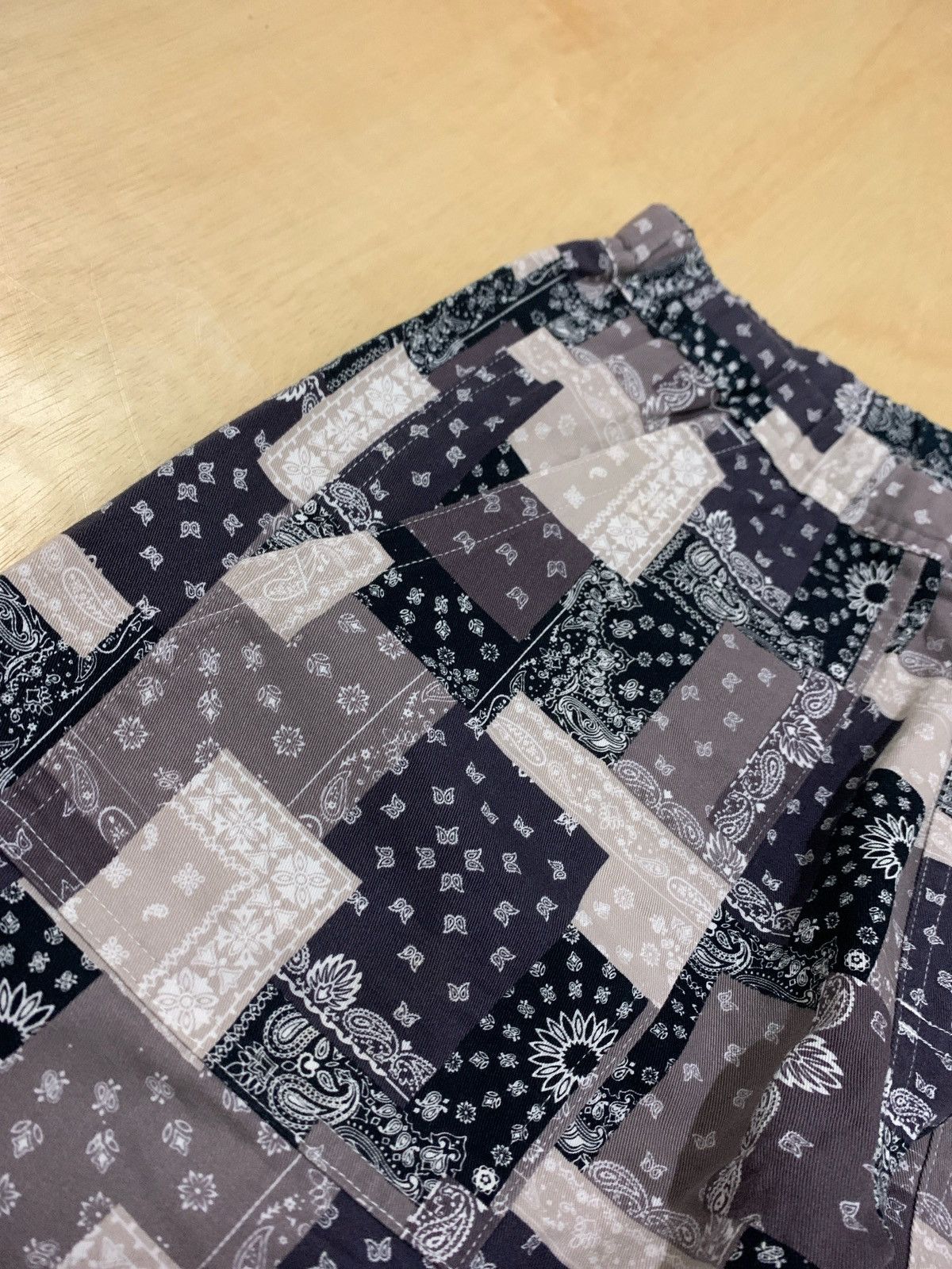 20471120 × Japanese Brand Bandana Find-Out Short pants Size US 33 - 5 Thumbnail