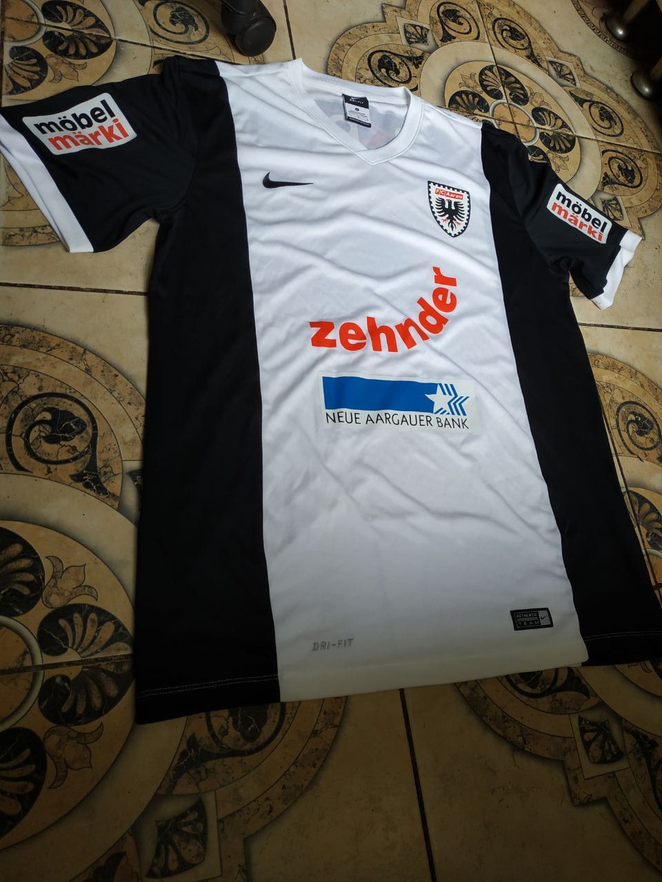 Nike Rare Nike FC Aarau 2014 Archive Jersey Swiss League Size L Size US L / EU 52-54 / 3 - 10 Thumbnail