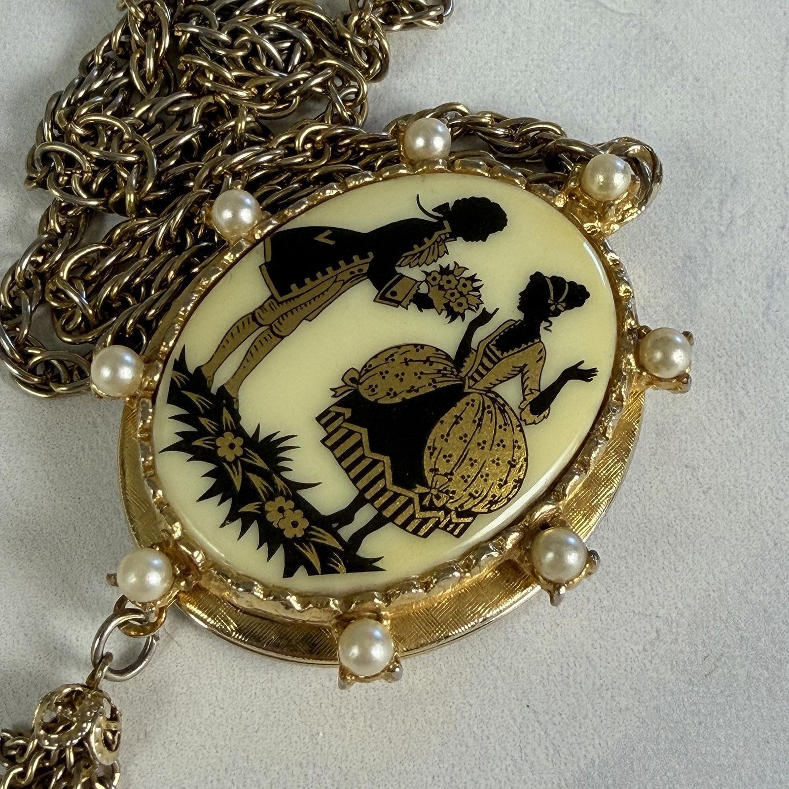 Other 1970s Victorian-Style Lovebirds Porcelain Photo Locket 17" Size ONE SIZE - 8 Thumbnail