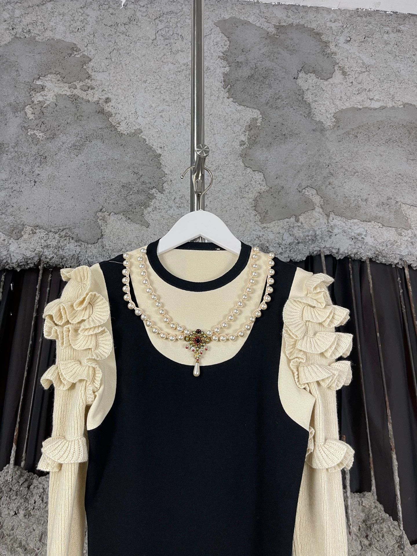Gucci Gucci Pearl Sweater XXS 99 New Tag Removed Size XXS / US 00 / IT 34 - 3 Thumbnail