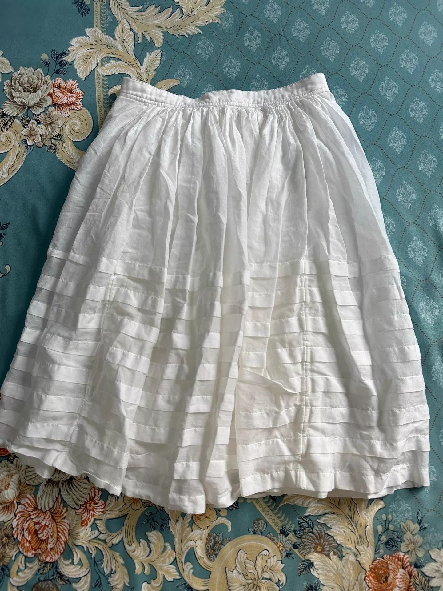 Burberry Burberry women's fluffy skirt 66waist 9/10 worn <10x Size 27" / US 4 / IT 40 - 3 Thumbnail