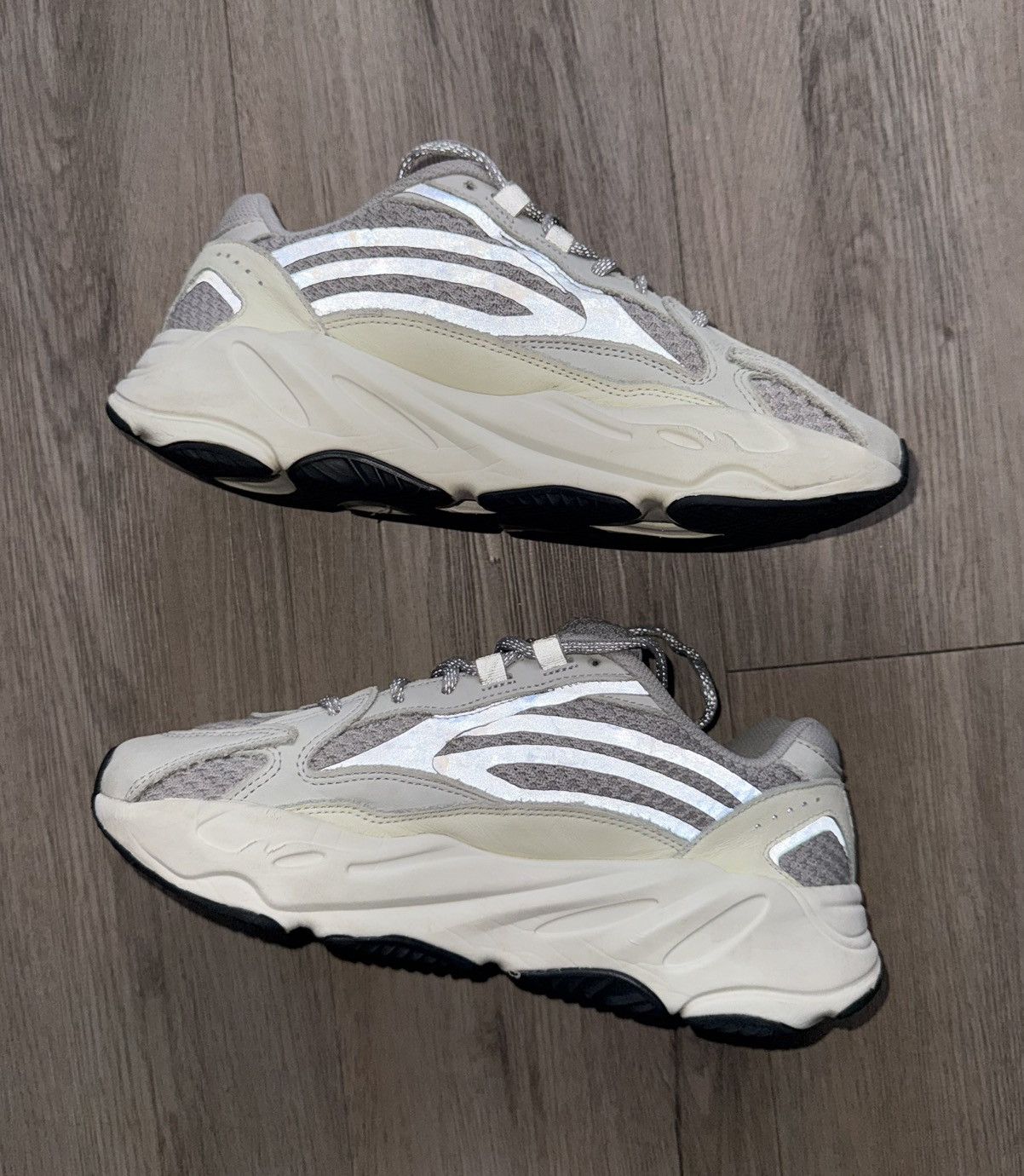 Yeezy Yeezy Boost 700 V2 Static Size US 8 / EU 41 - 3 Thumbnail
