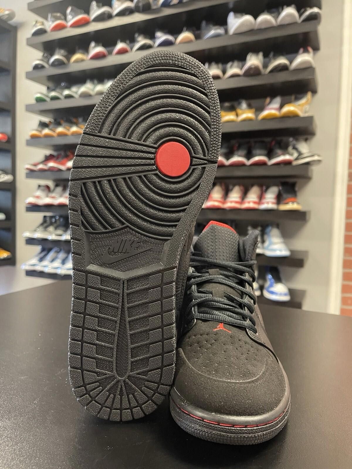 Jordan Brand Size 9 - Nike Air Jordan 1 Retro 99 Bred Last Shot 2014 Size US 9 / EU 42 - 9 Thumbnail