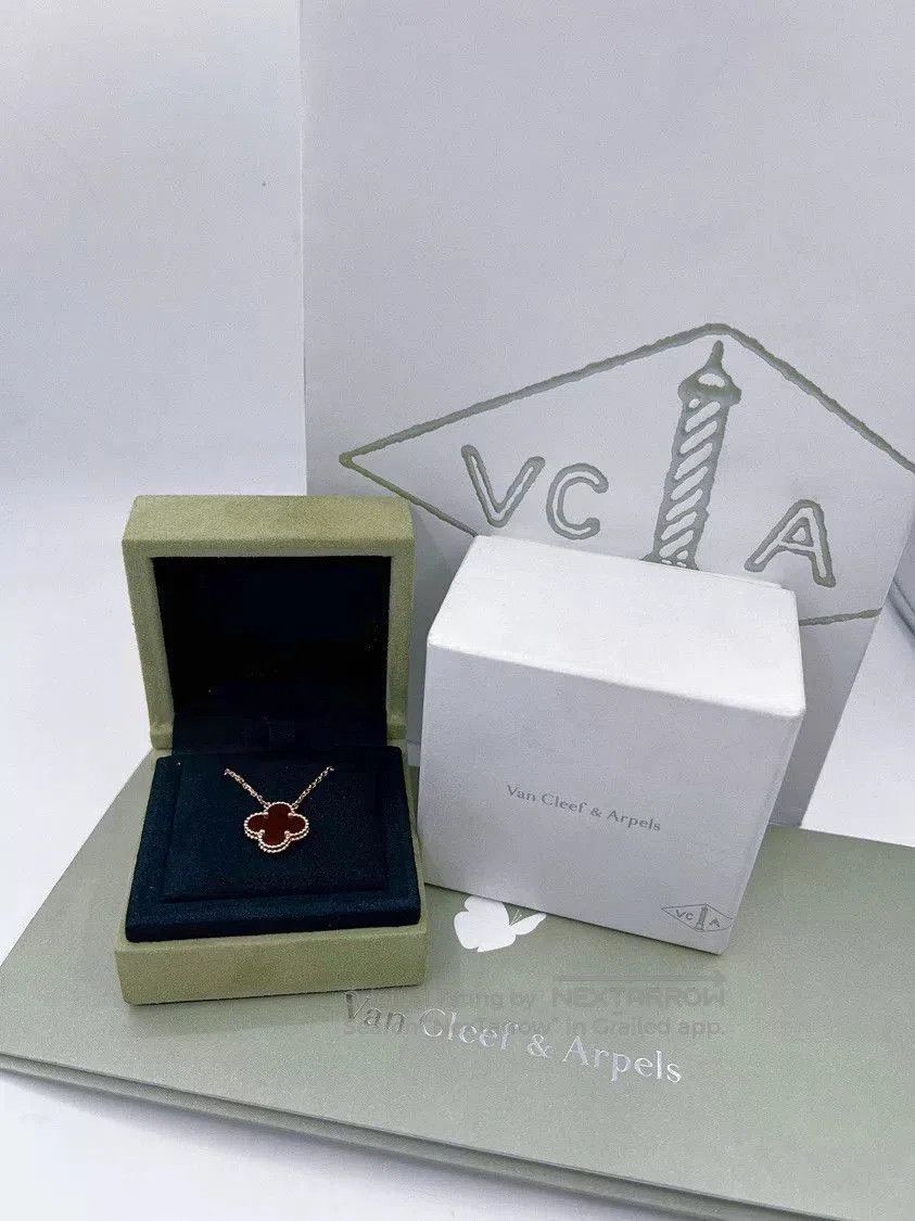 Van Cleef & Arpels VCA 2023 18k Gold Carnelian Necklace. Size ONE SIZE - 1 Thumbnail