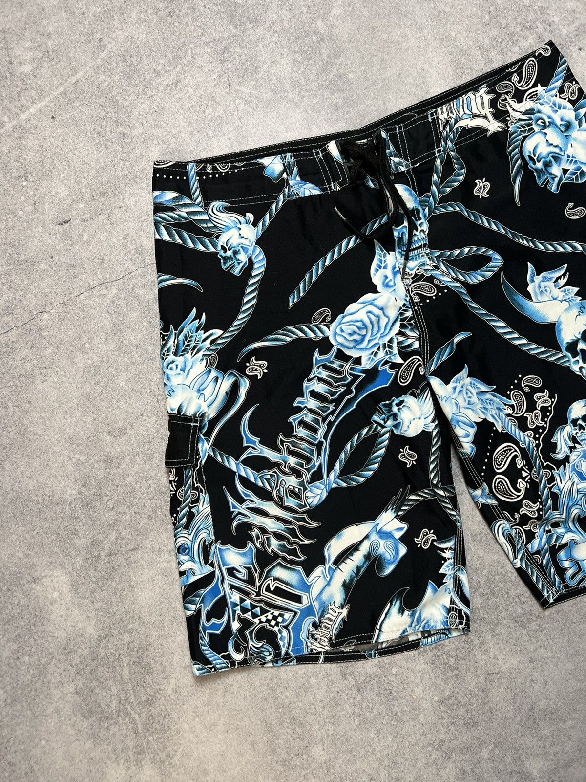 Billabong Vintage Billabong Skulls Rhinestones Graffiti Nylon Shorts Size US 36 / EU 52 - 2 Thumbnail