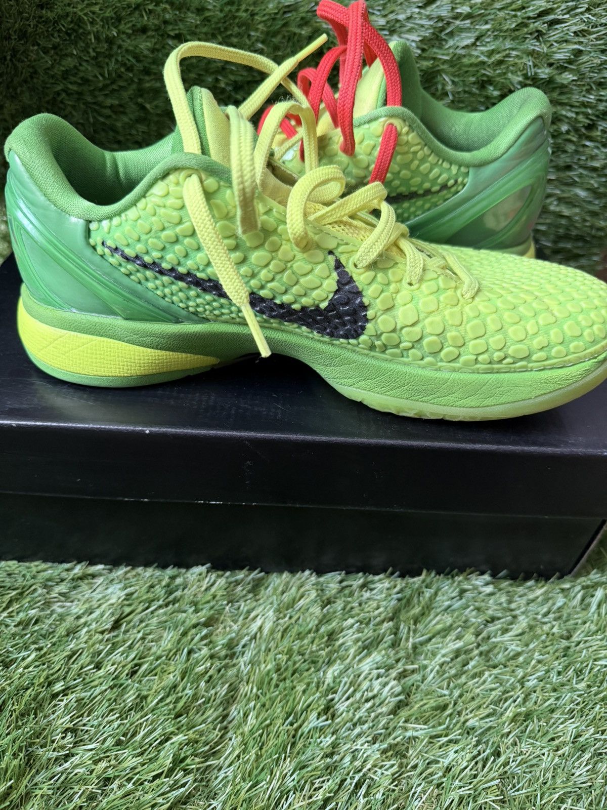 Nike NIKE KOBE 6 PROTO GRINCH SZ 7.5 Size US 7.5 / EU 40-41 - 1 Thumbnail