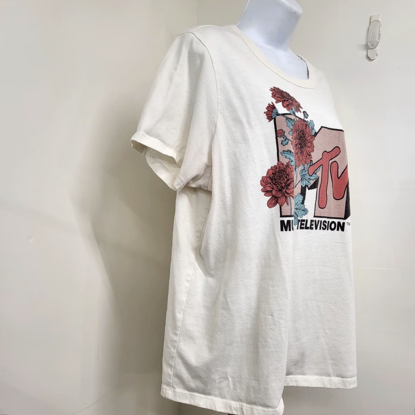 Etro MTV Graphic T-Shirt Womens XXL Ivory White Floral Short Sleeve Crew Neck Retro Shirt Women’s Casual All Seasons Cotton Blend Size XXL / US 16-18 / IT 52-54 - 5 Thumbnail
