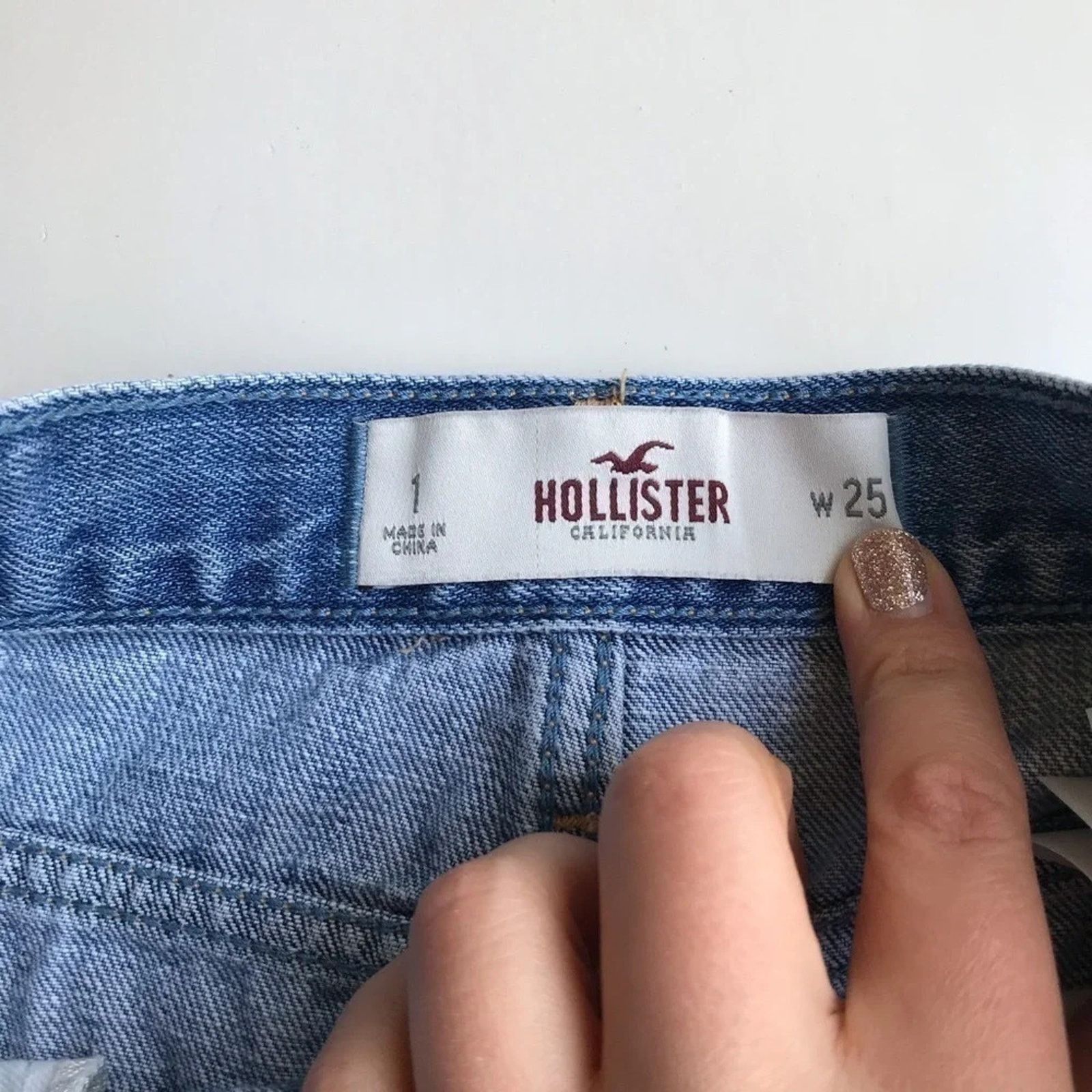 Hollister Hollister Embroidered Bling Shorts Women’s size 25 / 1 Size 25" / US 0 / IT 36 - 3 Thumbnail
