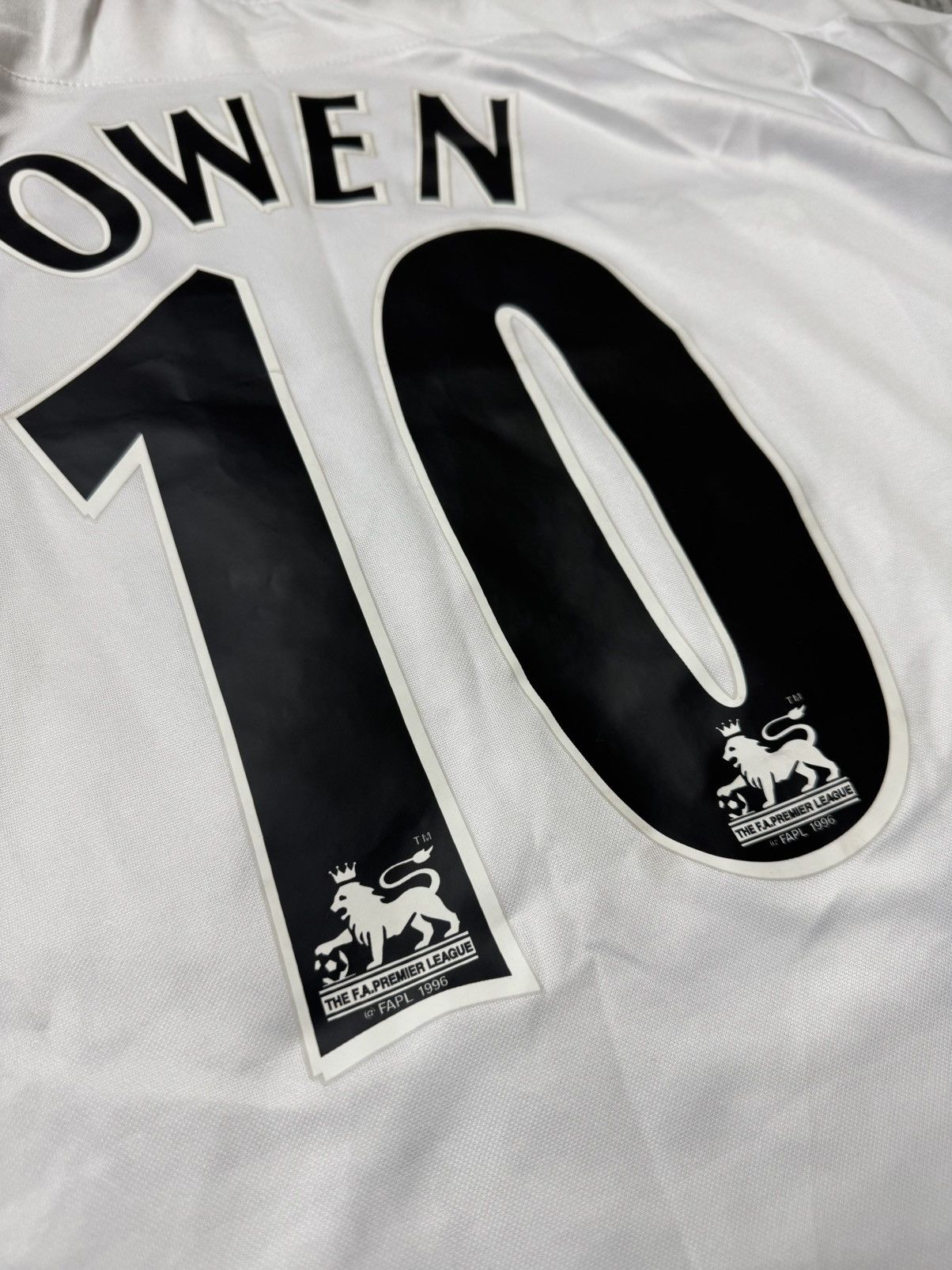 Vintage Vintage Liverpool Michael Owen 2003-2005 Size US XL / EU 56 / 4 - 9 Thumbnail