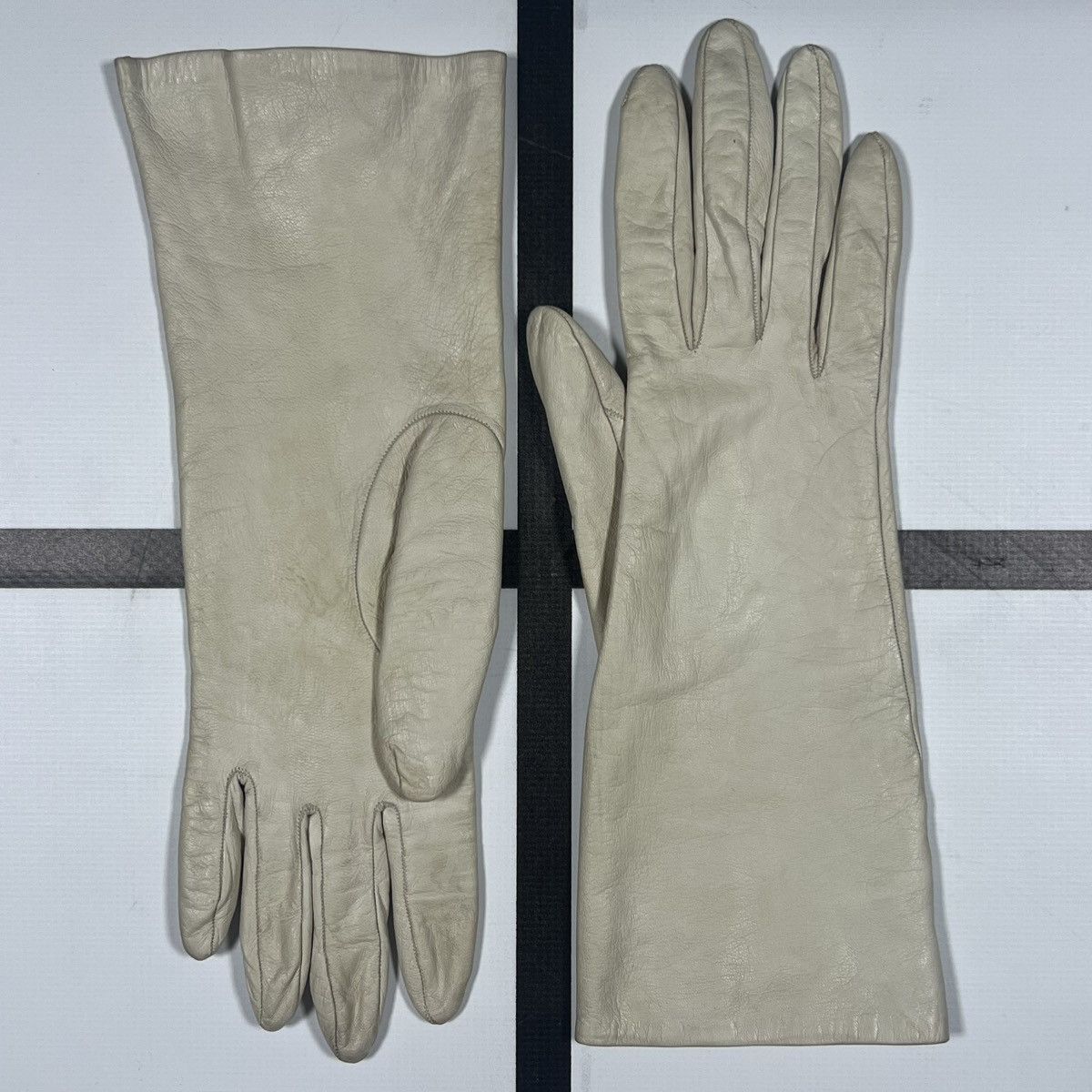 Hermes |[ 2000’s Hermès Lambskin White Leather Gloves ]| Size ONE SIZE - 2 Thumbnail