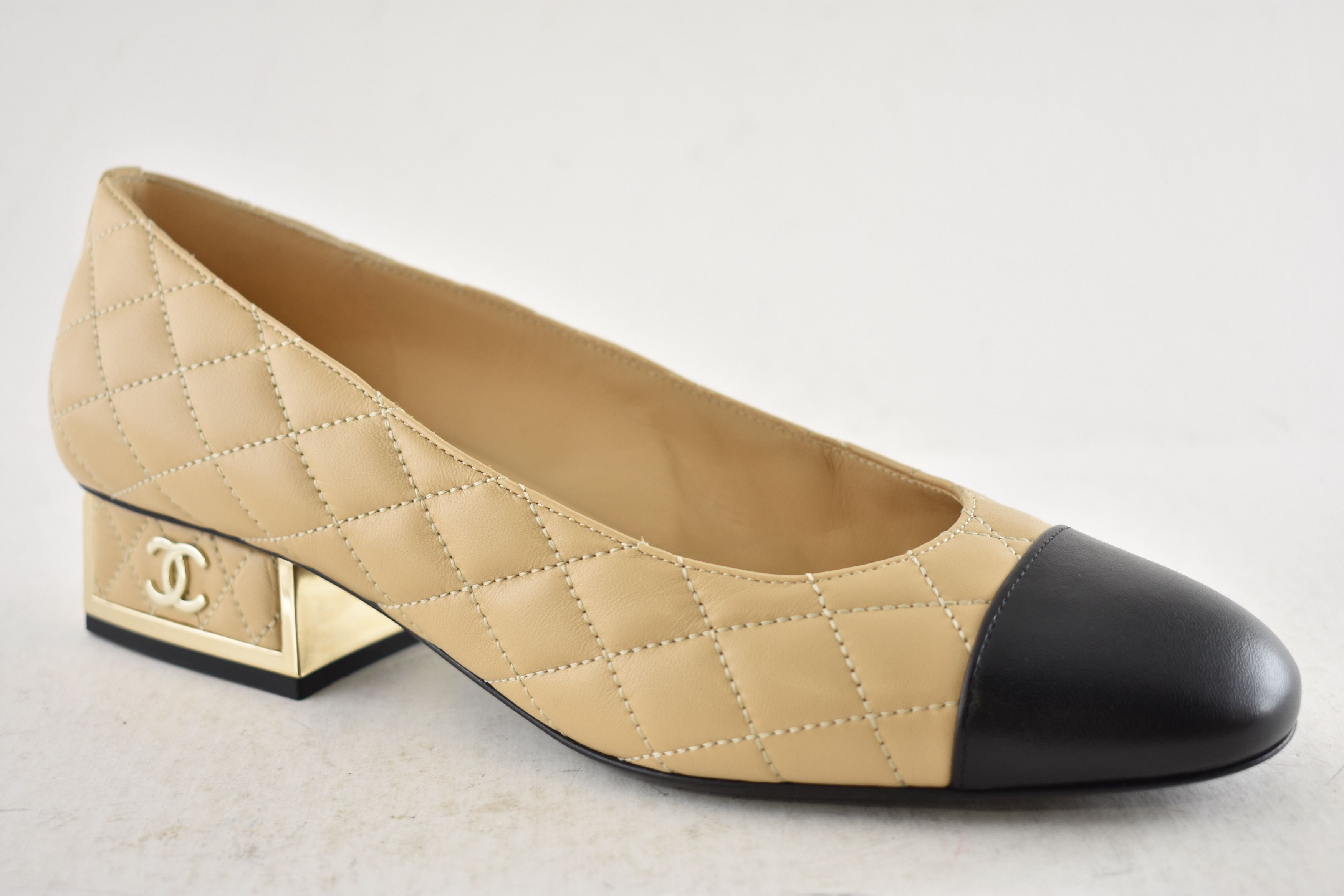 Chanel Chanel 24B Beige Lambskin Quilted Gold Block Heel Pumps 38.5 Size US 8.5 / IT 38.5 - 4 Thumbnail
