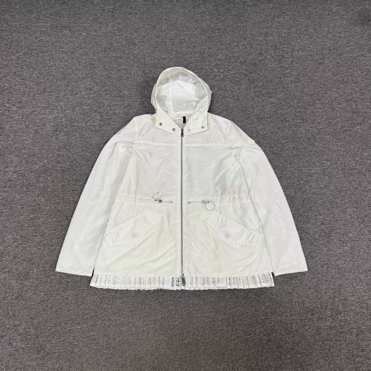 Moncler Moncler Cuff Logo White Shell Jacket Pleated Panel Size XS / US 0-2 / IT 36-38 - 1 Thumbnail