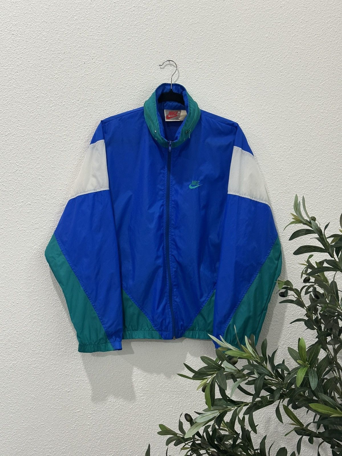 Nike Vintage 90s Nike Windbreaker W Packable Hood Size Medium Size US M / EU 48-50 / 2 - 1 Thumbnail