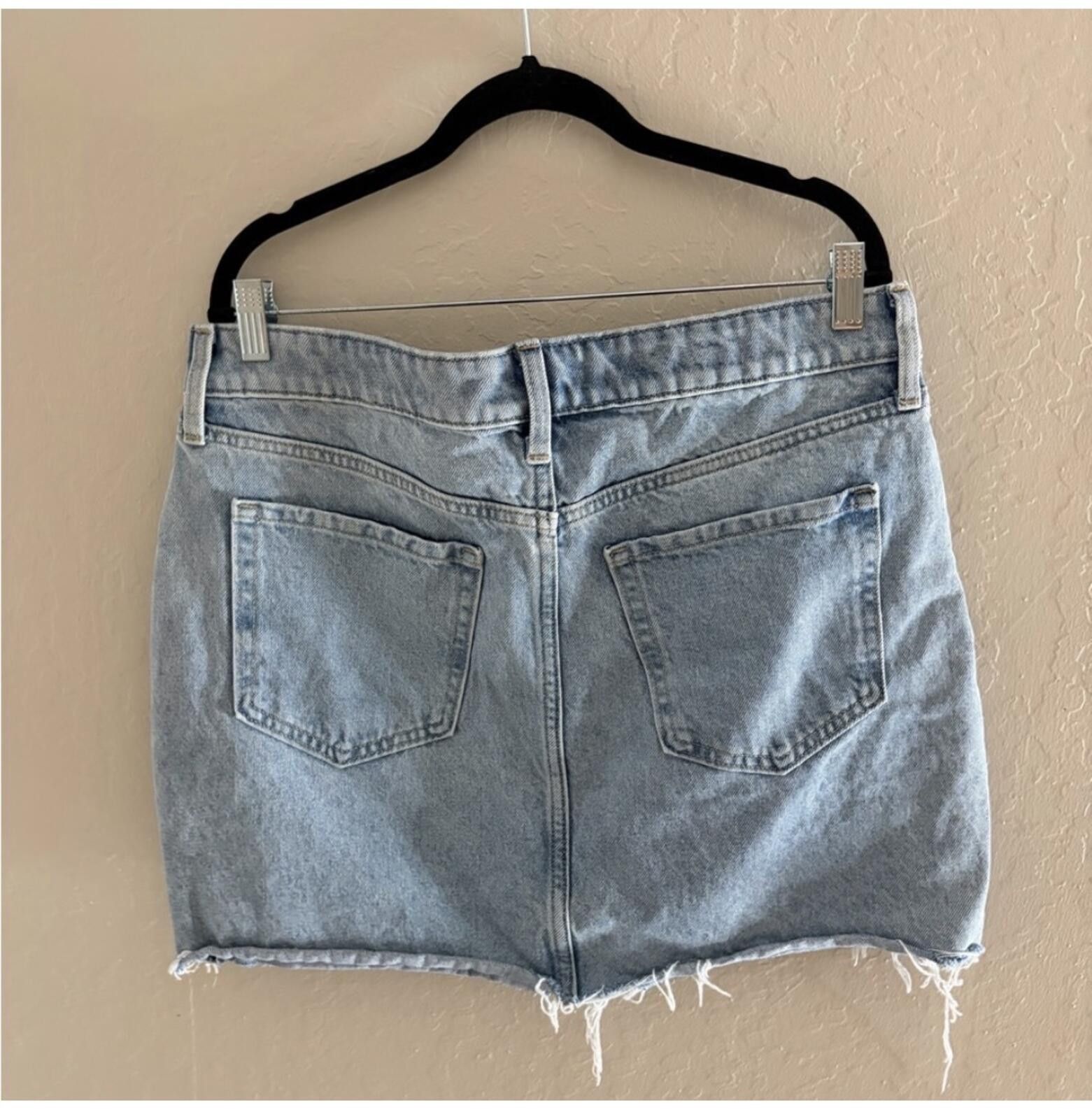 Old Navy Old Navy Light Blue Distressed Mini Skirt Size 34" / US 12 / IT 48 - 5 Thumbnail
