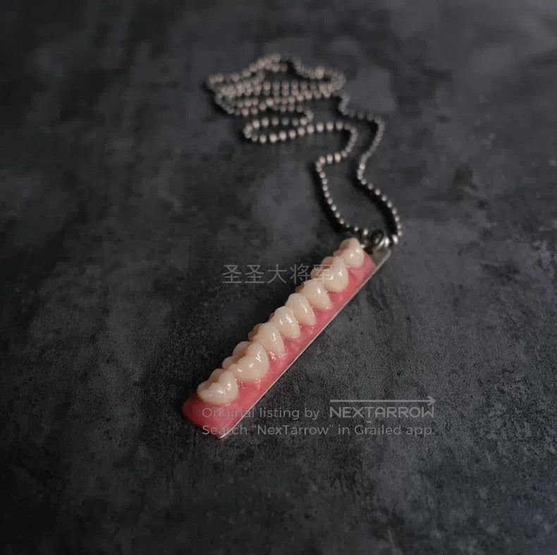 Carol Christian Poell Carol Christian Poell The extinct reappeared tooth necklac Size ONE SIZE - 2 Thumbnail
