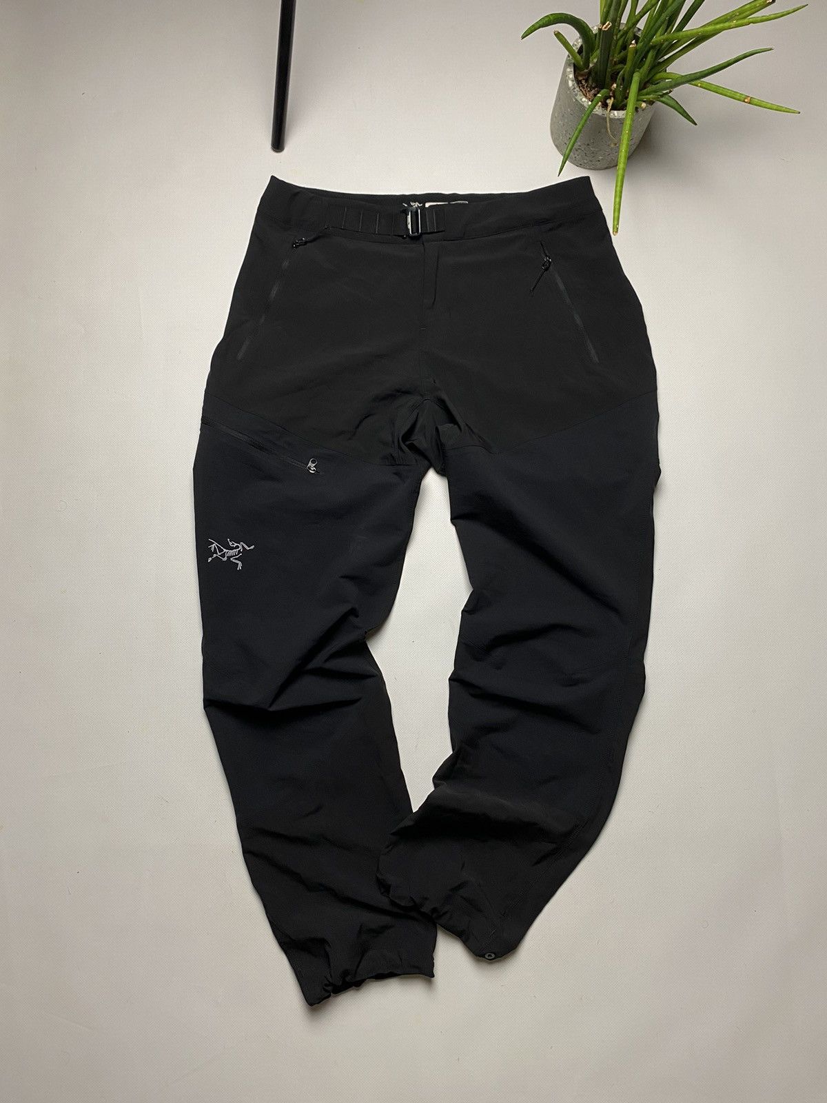 image of Arcteryx Vintage Pants Outdoor Goretex in Black, Women's (Size 30)