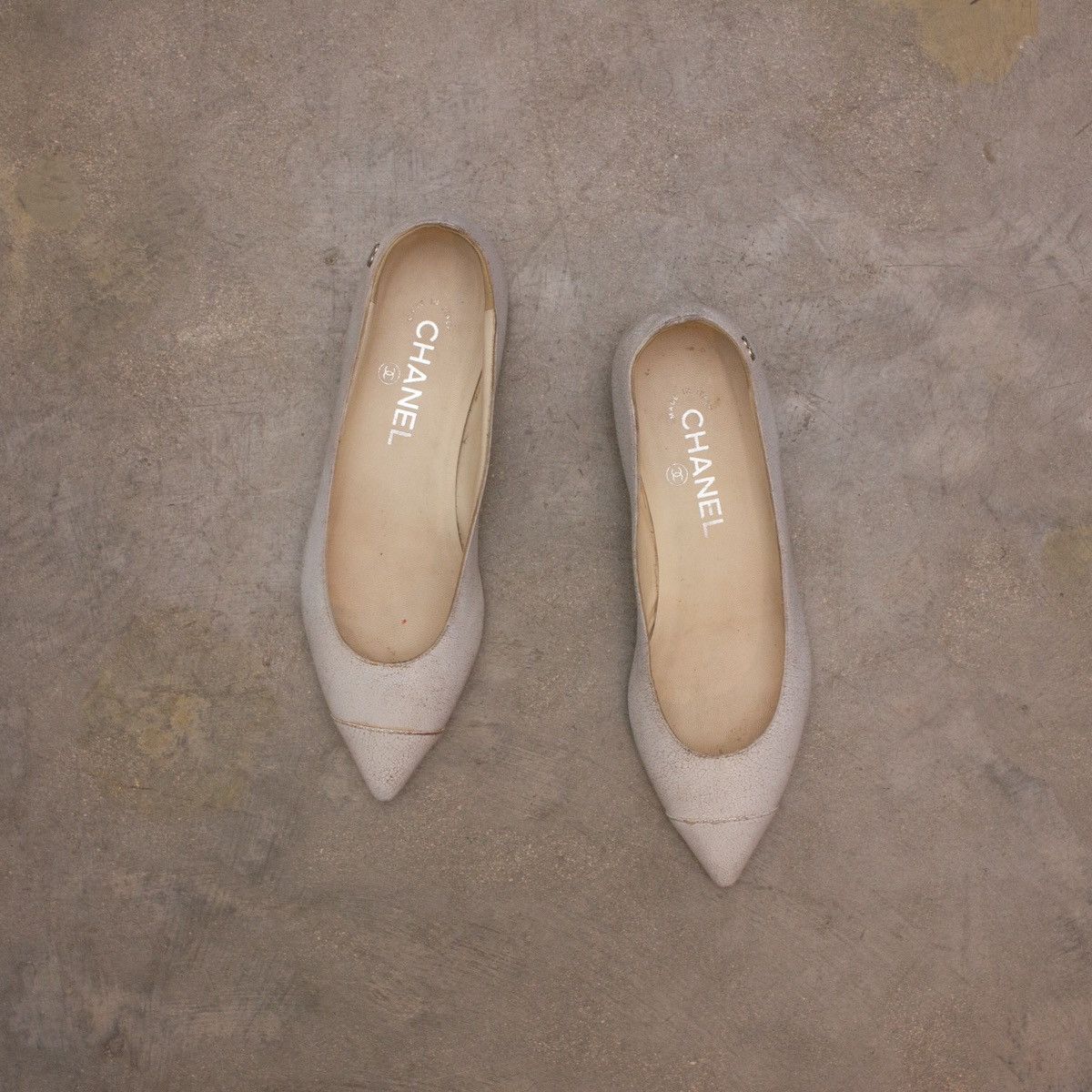 Chanel Chanel Interlocking CC Ballerina Flats White Cracked Leather Size US 6.5 / IT 36.5 - 6 Thumbnail