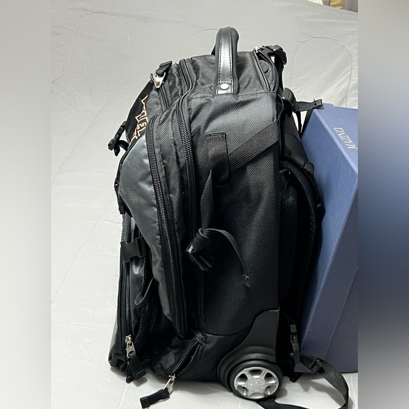 Harley Davidson Rolling Carry On / Backpack Vintage Perfect