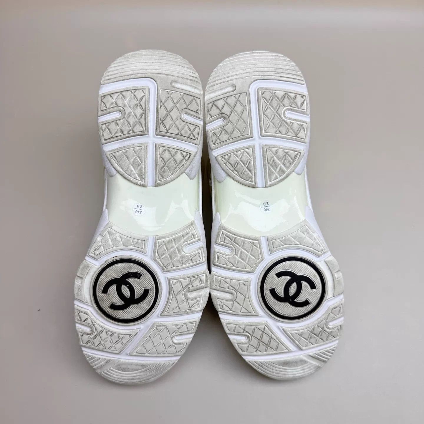 Chanel CHANEL Ivory CC Logo Casual Sneakers 38 95 New Size US 7.5 / IT 37.5 - 6 Thumbnail