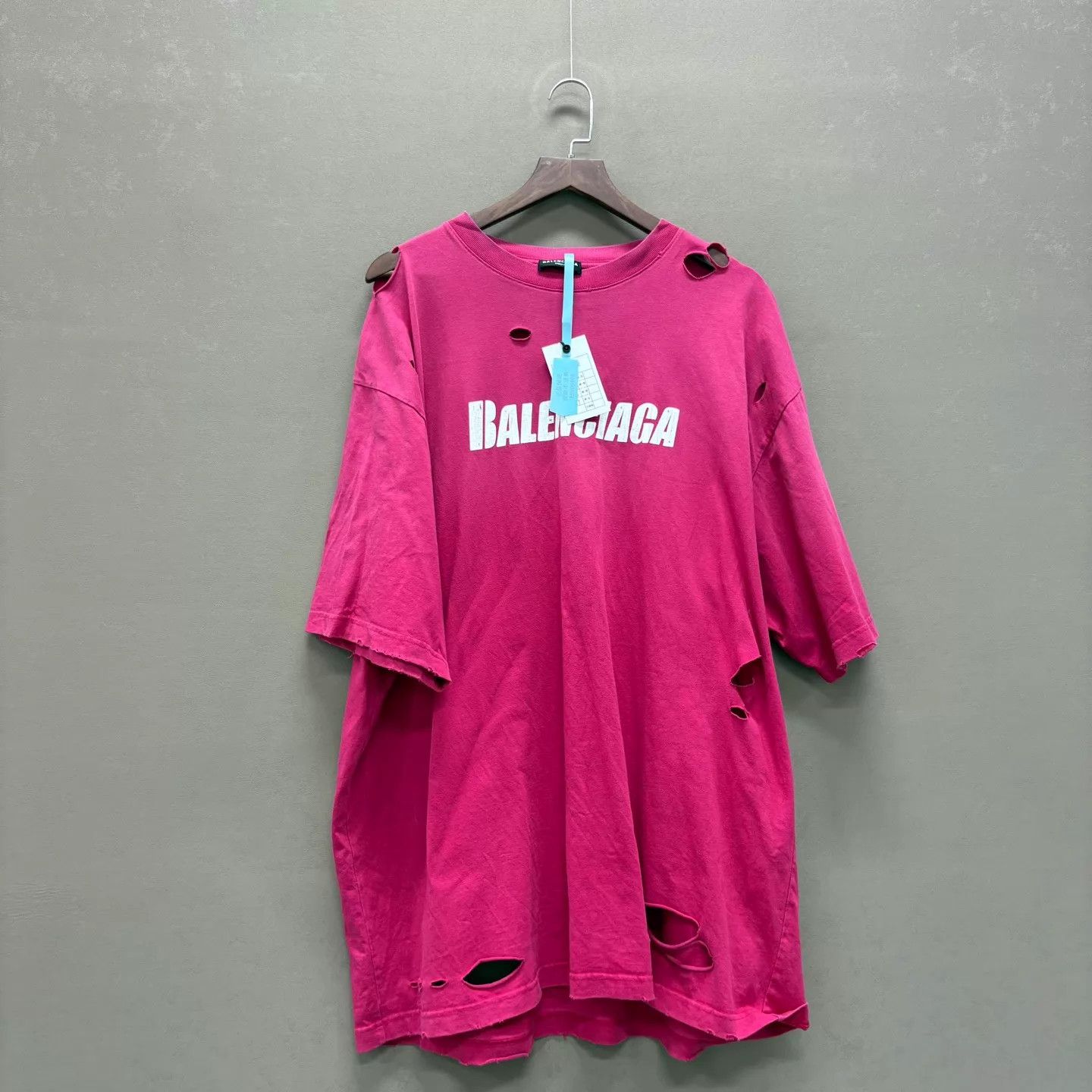 Balenciaga Balenciaga Distressed Logo Crewneck T-Shirt M Size US M / EU 48-50 / 2 - 1 Thumbnail