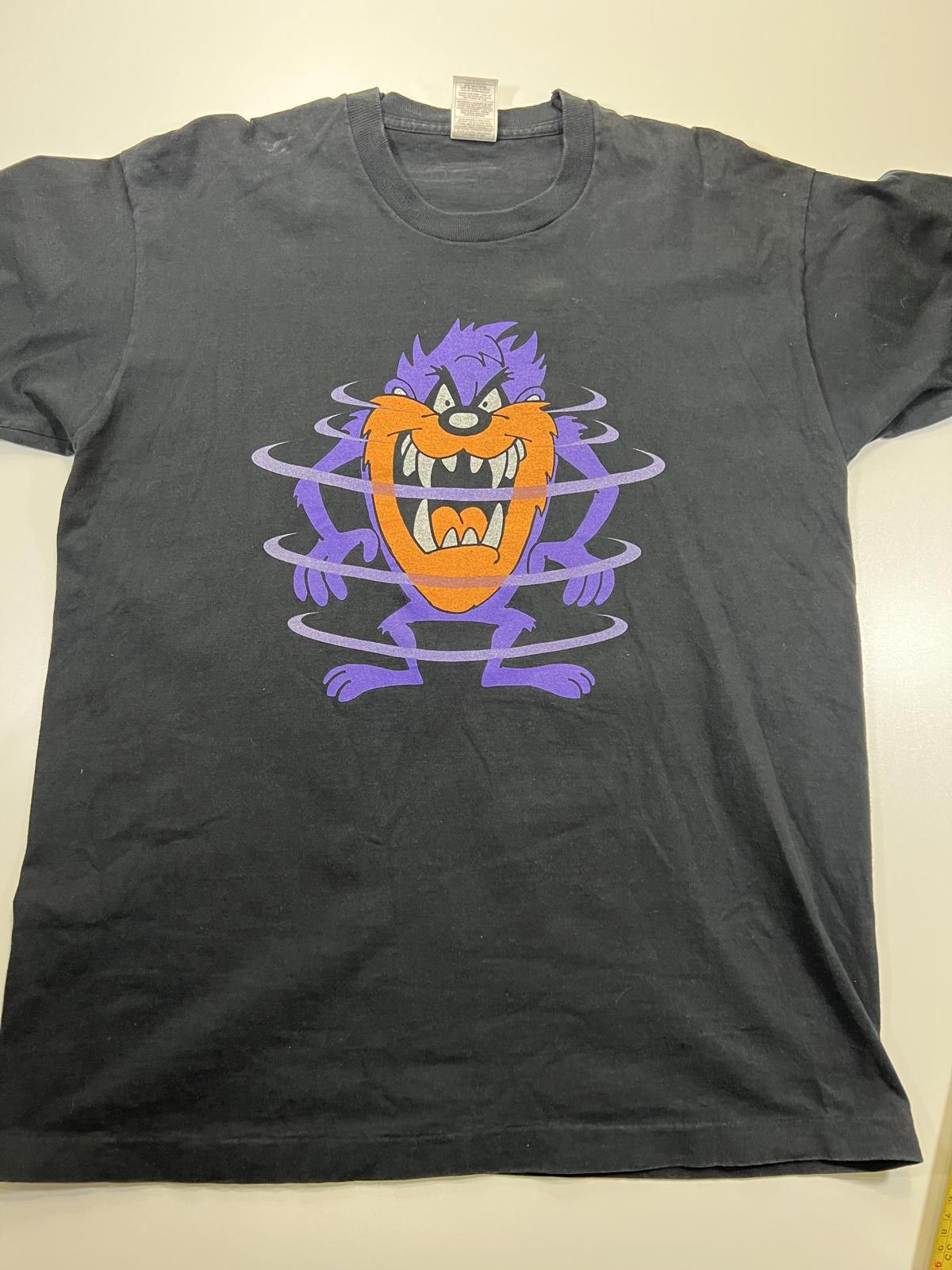 Vintage XL T-Shirt with Tasmanian Devil Graphic
