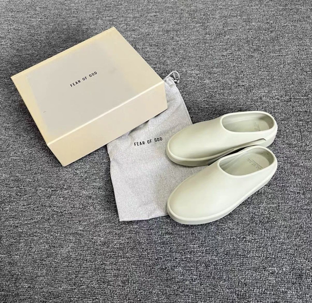 Fear of God Fear Of God FOG Grayish Green Slides J41 Size US 8 / EU 41 - 1 Thumbnail