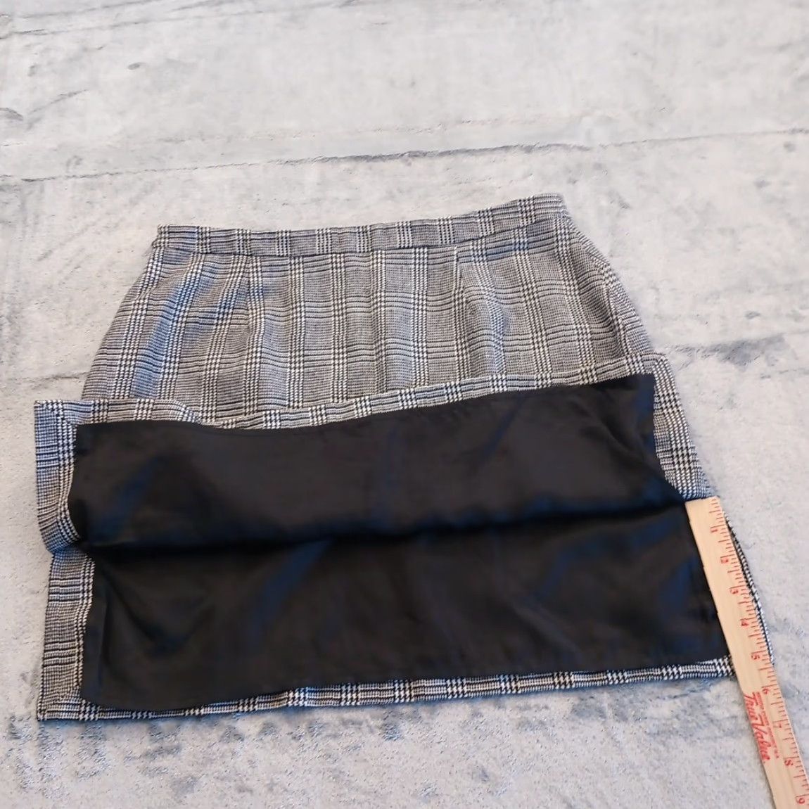 Vintage NY&CO Skirt Short Black Plaid Wool Blend Pencil Lined Slits 14 Womens Regular Wool Nylon Polyester Dry Clean Only Size 36" / US 14 / IT 50 - 7 Thumbnail