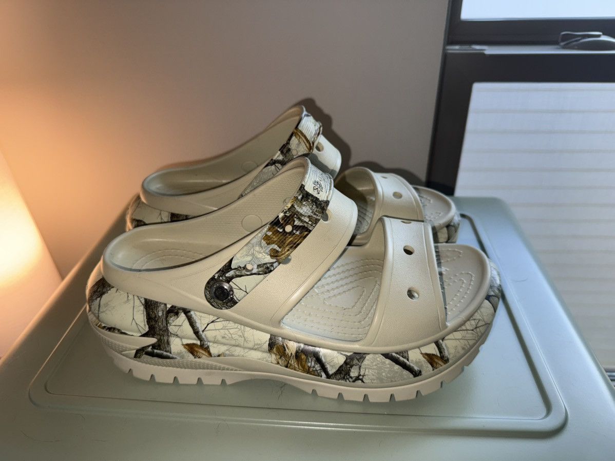 Crocs crocs classic mega crush realtree sandals Size US 11 / EU 44 - 1 Thumbnail