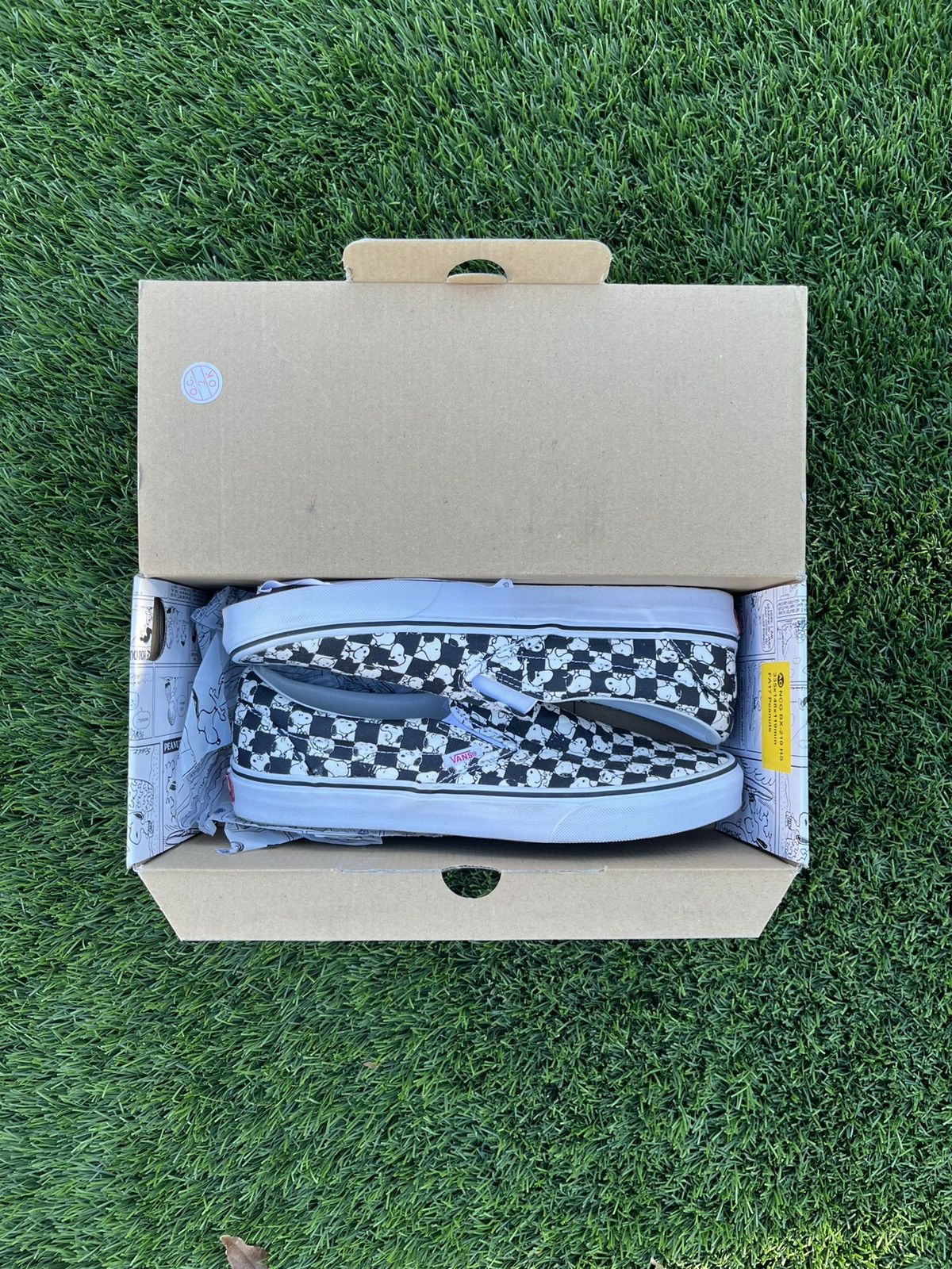 Vans Vans Peanuts Snoopy Checkerboard Classic Slip-On Sneaker 10 Size US 10 / EU 43 - 8 Thumbnail