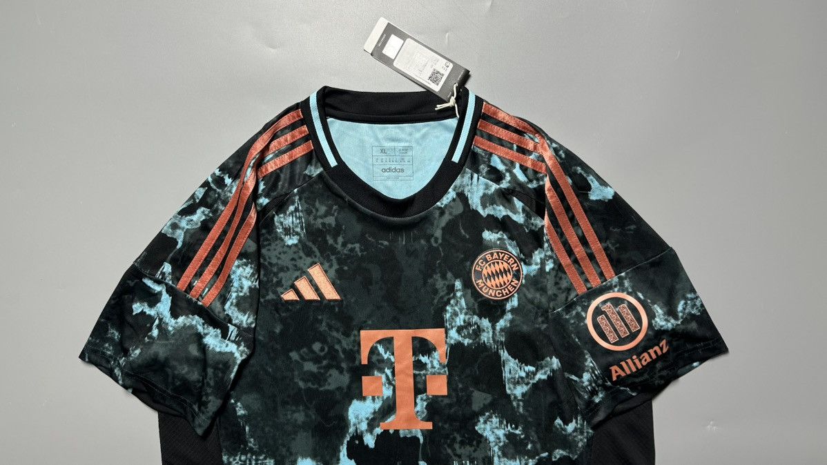 Vintage BAYERN ADIDAS 2024/2025 FOOTBALL AWAY JERSEY #9 KANE Size US XL / EU 56 / 4 - 3 Thumbnail