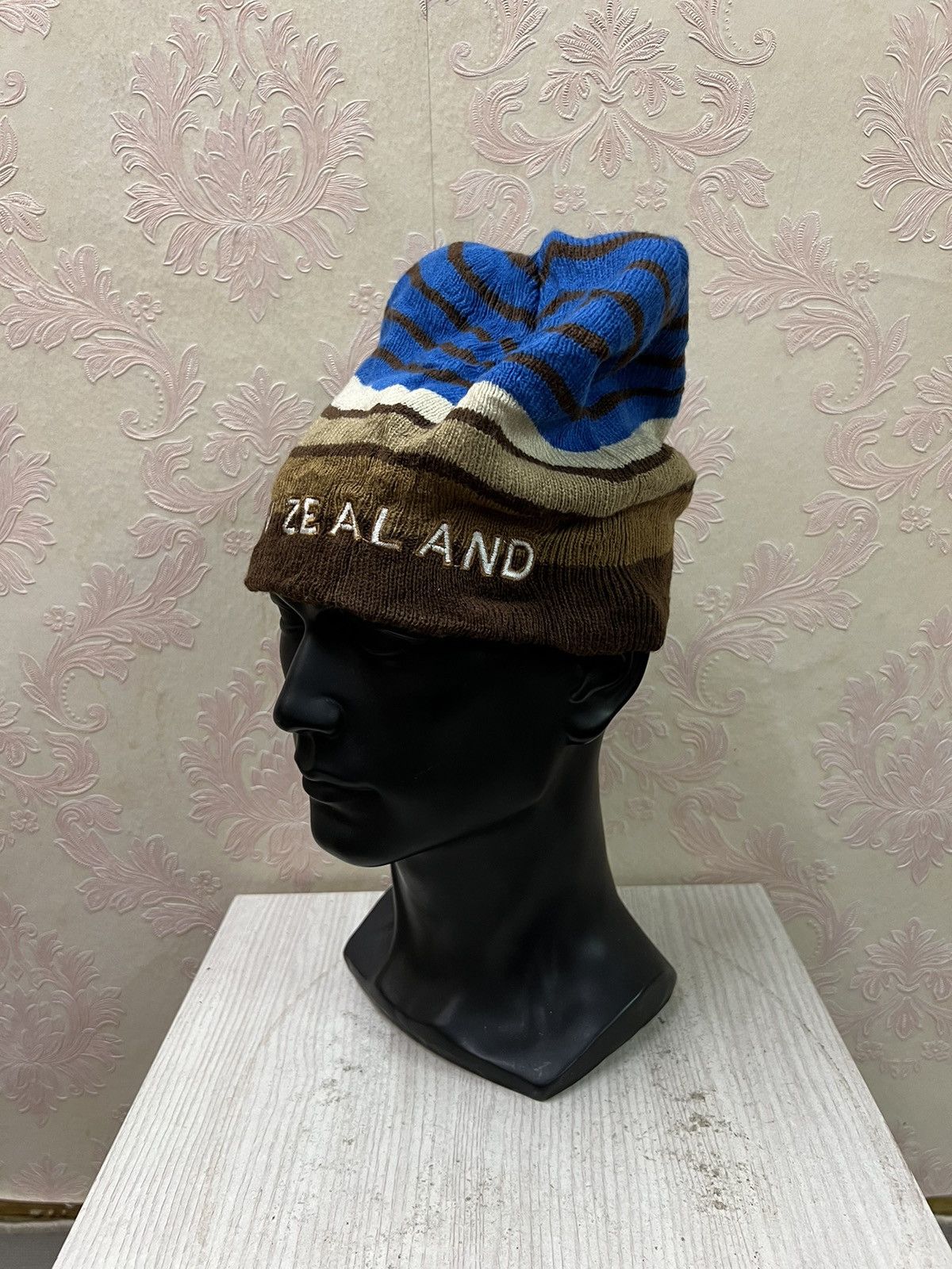 New Zealand Outback Vintage New Zealand Spell Out Beanie Hats Size ONE SIZE - 3 Thumbnail