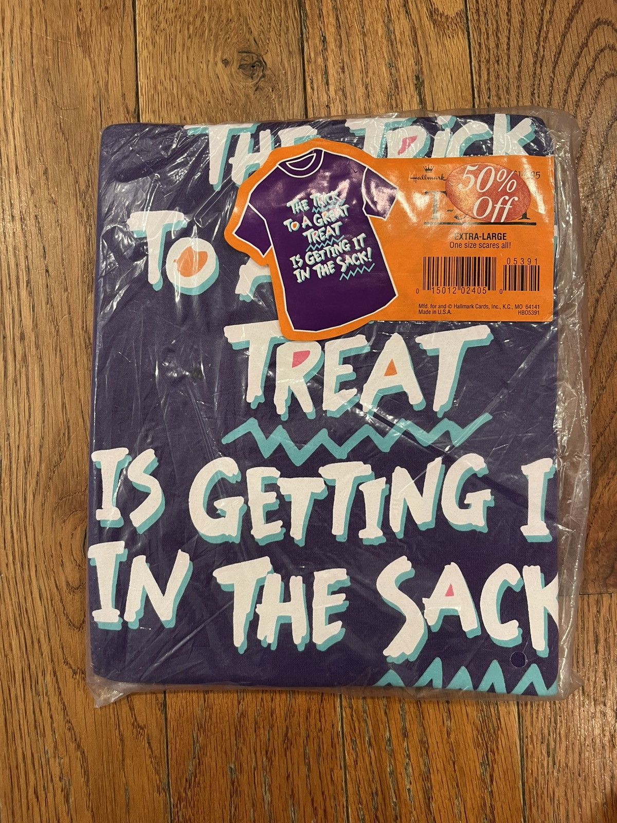 Vintage Vintage Halloween T-Shirt Hallmark XL Trick Treat New Y2K Size US XL / EU 56 / 4 - 1 Thumbnail