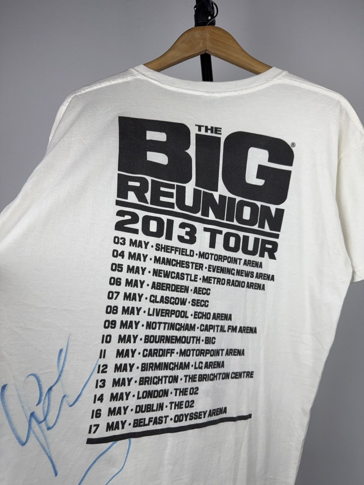 Band Tees 00s Rare FIVE Big Reunion 2013 Tour Tee Signed Size L Size US L / EU 52-54 / 3 - 17 Thumbnail