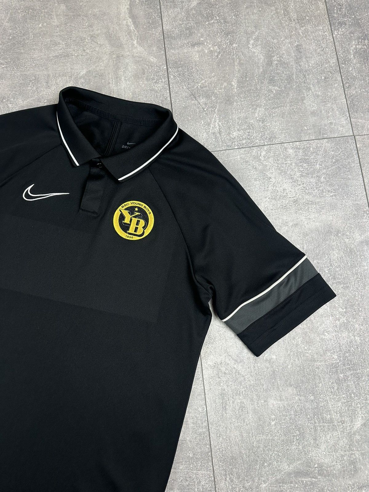 Nike Nike BSC Young Boys Polo Soccer Football Jersey 2019/20 Size US S / EU 44-46 / 1 - 2 Thumbnail