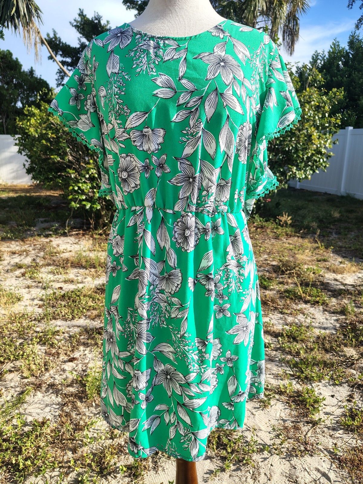 a new day green floral dress Other Women's & White Size Large size-5yrs