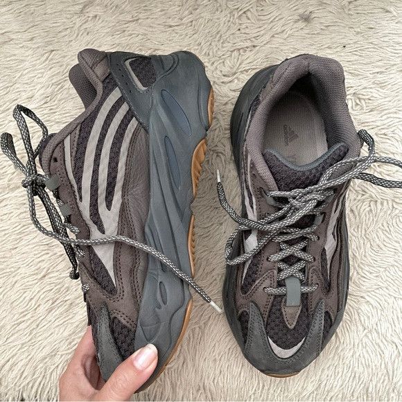 Yeezy adidas Yeezy Boost 700 V2 Sneakers - M6 / Women's 7 (2019) Size US 6 / EU 39 - 10 Thumbnail