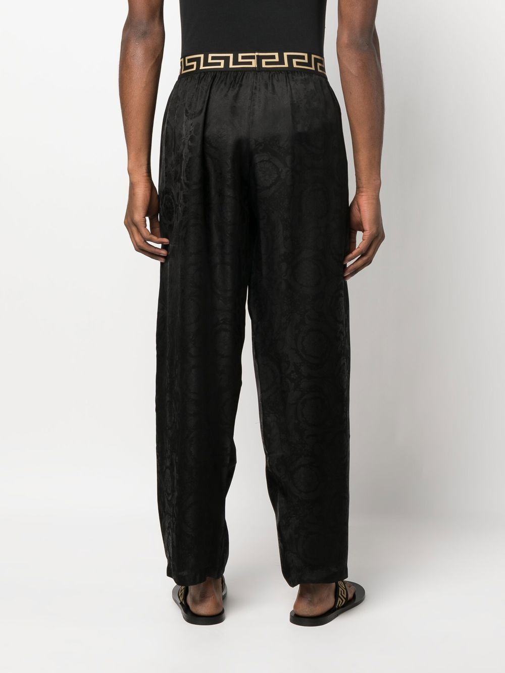 Versace o1y0525 Logo Jogger & Sweatpant in Black Size US 38 / EU 54 - 4 Thumbnail