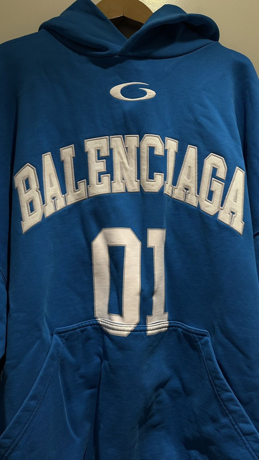 Balenciaga MEN’S BASKETBALL SERIES – HOODIE LARGE FIT IN BLUE Size US M / EU 48-50 / 2 - 3 Thumbnail
