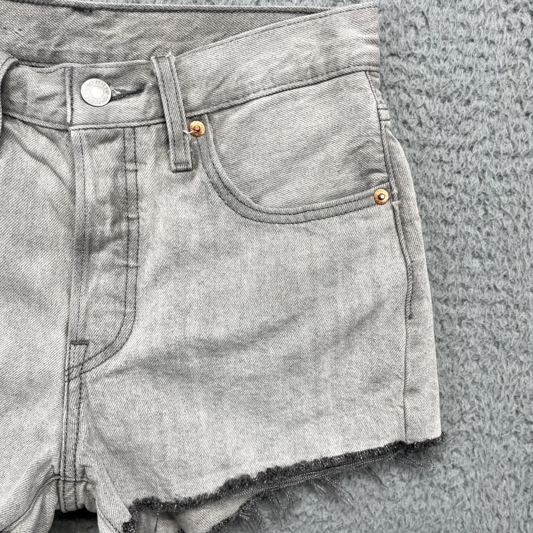 Levi's Levis 501 Cutoff Shorts Womens 25 Gray Denim Button Fly High Rise Frayed Hem 100% Cotton Vintage Style Size 42" / US 20 - 4 Thumbnail