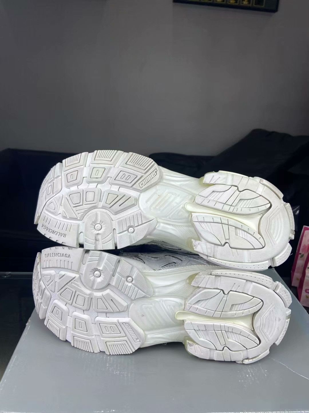 Balenciaga Balenciaga Running White Lowtop Sneakers 10.5 Men Size US 10.5 / EU 43-44 - 1 Thumbnail