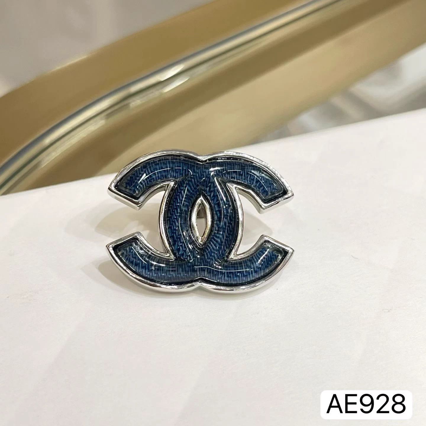 Chanel Chanel Denim Brooch Small 98% New For Sale AE928 Size ONE SIZE - 1 Thumbnail