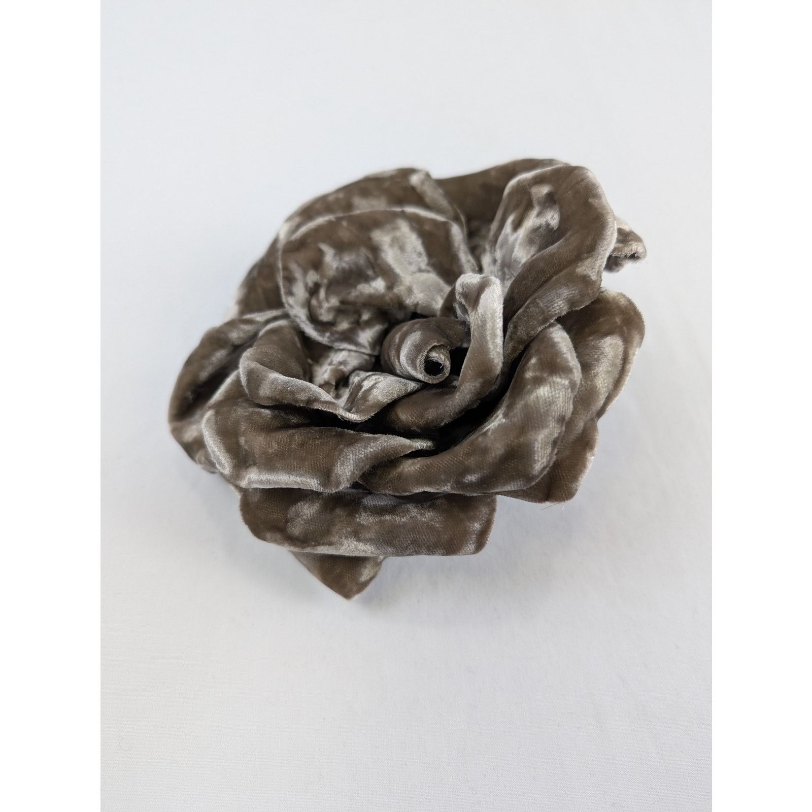 Saint Laurent Paris o1rshd1 Size: OS / Brooch in Velvet Brown Size ONE SIZE - 2 Thumbnail